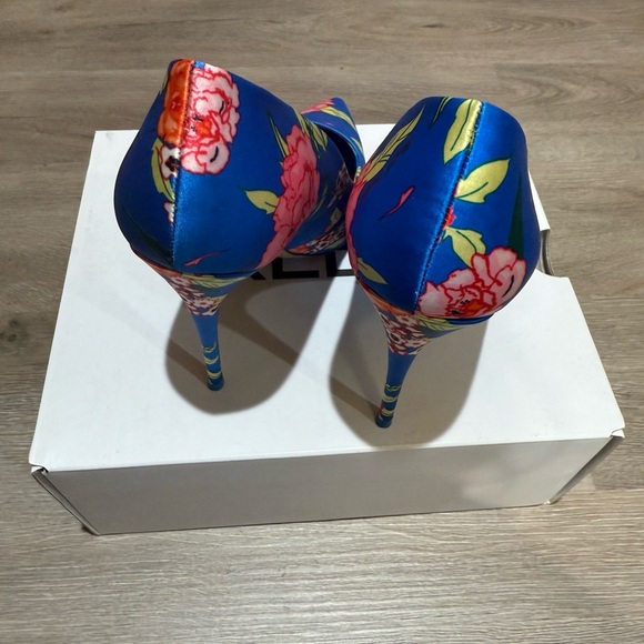 Aldo Blue and Pink Heels Vibrant Design - Picture 3 of 5